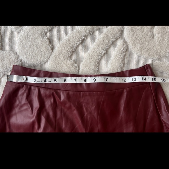**NWOT SIZE xL** shein Solid PU Leather Flare Skirt - Picture 3 of 3